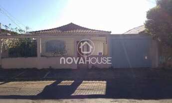 Imagem: CASA COM MUITO ESPAÇO E ÓTIMA LOCALIZAÇÃO