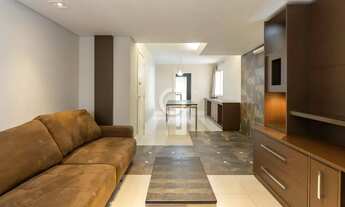 Imagem 6: Já pensou em morar em uma rua tranquila, arborizada e perto de tudo que você precisa?Venha