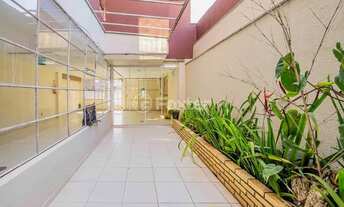 Imagem 3: Imóvel para venda tem 381 metros quadrados com 8 quartos em Santana - Porto Alegre - RS