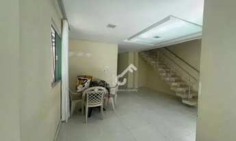 Imagem 2: ESTRADA DO COCO, Abrantes. Duplex composto de 4 suítes sendo 1 suíte térrea, condomínio fe