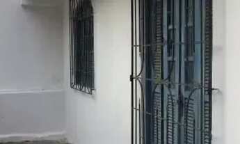 Imagem: Casa à venda em rua pública