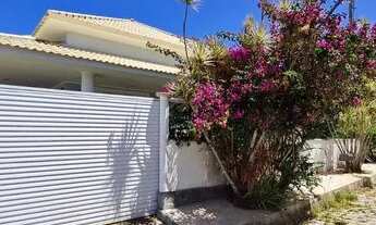 Imagem 2: Casa linear, três quartos, piscina, área gourmet, usina fotovoltaica, Condomínio dos Pássa