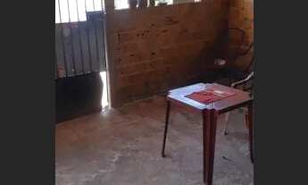 Imagem 2: Vende -se uma casa com 2 quartos um cozinha sala , quintal