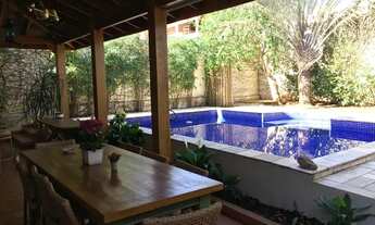 Imagem 3: Casa tem 288 metros quadrados com 4 quartos