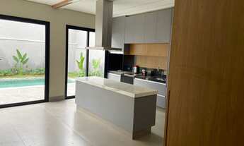 Imagem 4: Casa Alphaville 2 para venda possui 242 metros quadrados com 3 suítes