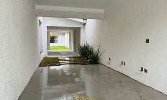 Imagem 6: Casa com amplo espaço interno e de laser com 4 dormitórios e uma casa anexa no mesmo pátio