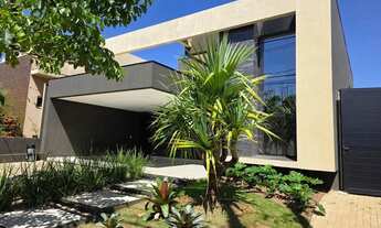 Imagem 2: Casa de condomínio para venda tem 241 metros quadrados