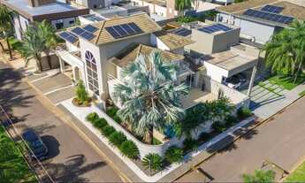 Imagem 2: Residência de alto padrão com área gourmet, piscina e sustentabilidade no Alto dos Ipês