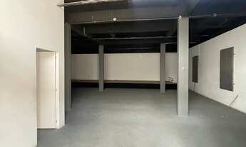 Imagem 3: Loja 219 metros Galpão / depósito com 5 vagas na garagem