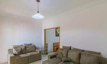 Imagem 2: Casa à venda com 195m², 2 dormitórios e 4 vagas