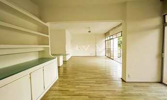 Imagem 2: Apartamento de 3 quartos com varanda na quadra da praia no Leblon