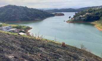 Imagem 2: Terreno pé na água