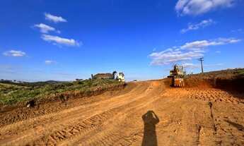 Imagem 4: Empreendimento fechado completo. Construa seu sonho!