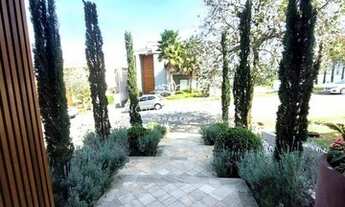 Imagem 3: Casa a venda em Tamboré com 5 suítes sendo 1 delas a master com 2 banheiros e banheira red