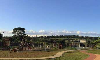 Imagem 3: Casa de condomínio para venda possui 393 metros quadrados em Jardins Capri - Senador Caned