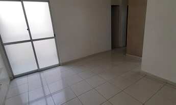 Imagem: Apartamento de 2 quartos com armários à