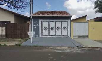 Imagem: Botucatu - Casa Padrão - Conjunto Residencial