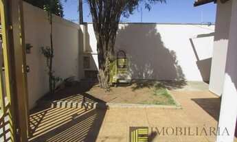 Imagem 2: Casa para alugar no Jardim Asturias com 03 quartos, 1 Suíte, 2 Banheiros e 2 Vagas de gara