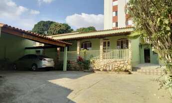 Imagem: Três casas no mesmo lote no bairro Água