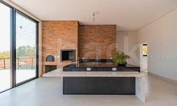 Imagem 3: Casa de condomínio para venda possui 350 metros quadrados com 5 quartos