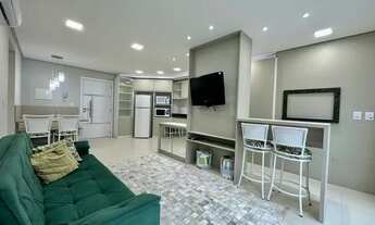 Imagem 2: LINDO DECORADO, DE FRENTE, HÁ UMA QUADRA DO MAR!