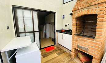 Imagem 5: Casa triplex com 3 dormitórios, 2 suítes, 4 banheiros, sala, churrasqueira e piscina