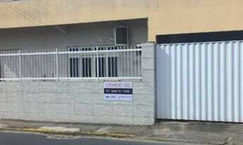 Imagem: Casa com 04 kitnets e 02 apartamentos de