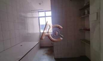 Imagem 2: Apartamento com um lance de escada, próximo ao metrô