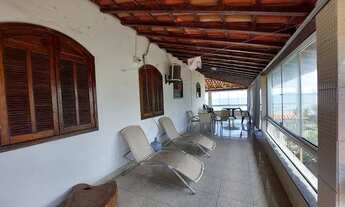 Imagem 6: CASA PÉ NA AREIA NA PRAIA DE SANTA MÔNICA COM DUAS ENTRADAS UMA EM RUA ASFALTADA E OUTRA N