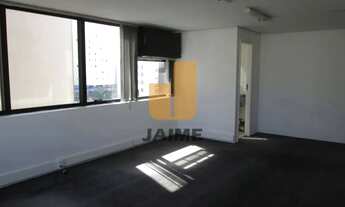 Imagem 2: Conjunto comercial bem localizado em rua próxima ao metrô, com grande fluxo de pessoas