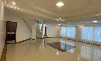 Imagem 4: Casa de condomínio para aluguel e venda possui 400 metros quadrados com 5 quartos