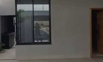 Imagem 2: Casa Vale do Sol, com 03 quartos nova com armários na cozinha e churrasqueira