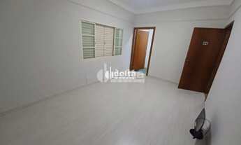 Imagem 6: Casa comercial com 7 salas disponível para venda no bairro Fundinho em Uberlândia - MG