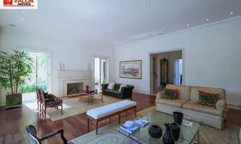 Imagem 2: CASA DE CINEMA - JARDIM GUEDALA Casa localizada em rua tranquila do bairro, projetada pela