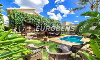 Imagem 3: Casa com atmosfera de campo, amplo jardim e integração ao verde no Recanto do Lago