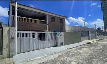 Imagem: Casa Padrão / Casa em Rua pública em Natal