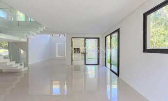 Imagem 6: Casa nova e sofisticada em condomínio exclusivo de Santa Felicidade