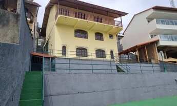 Imagem: Casa Triplex estilo colonial com 3 quartos