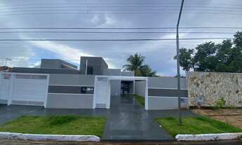 Imagem 2: Casa à venda, três quartos, sendo uma suíte, sala, cozinha, varanda com churrasqueira , B