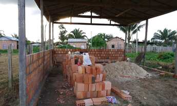 Imagem 3: Terreno com uma construção de uma casa