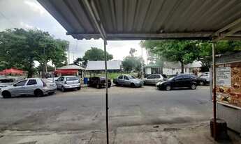 Imagem 2: Casa com terraço, garagens, junto a praça Guilherme da Silveira