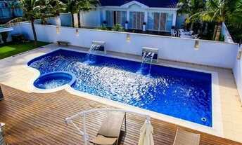 Imagem 2: Casa para aluguel tem 700 metros quadrados com 6 quartos.