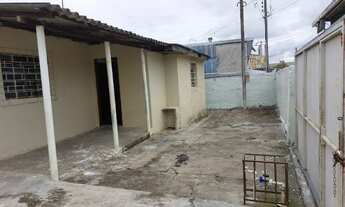 Imagem: Casa com dois quartos e terreno com 154