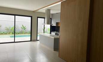 Imagem 5: Casa Alphaville 2 para venda possui 242 metros quadrados com 3 suítes