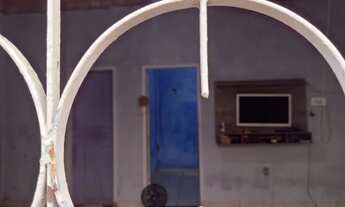 Imagem 6: E uma casa bem grande e toda murada