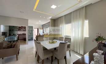 Imagem 7: Casa térrea em condomínio, 03 suítes, ampla e arejada, possui área verde, 121m² por R$690