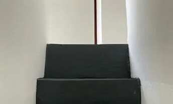 Imagem 2: Quarto e sala Casa com 1 dormitório