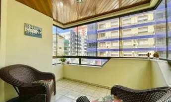 Imagem 4: SACADA DE FRENTE E ESPAÇO DE SOBRA NO CENTRO DA CIDADE