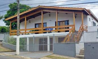 Imagem: Casa com 489m² e terreno com 888m² de