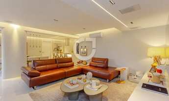 Imagem: Apartamento de alto padrão reformado, com